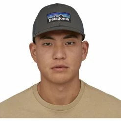 Casquettes PATAGONIA P-6 LOGO LOPRO TRUCKER HAT FORGE GREY 23 Gris -Bonnets Soldes Boutique 9 85582 38283 fge 03